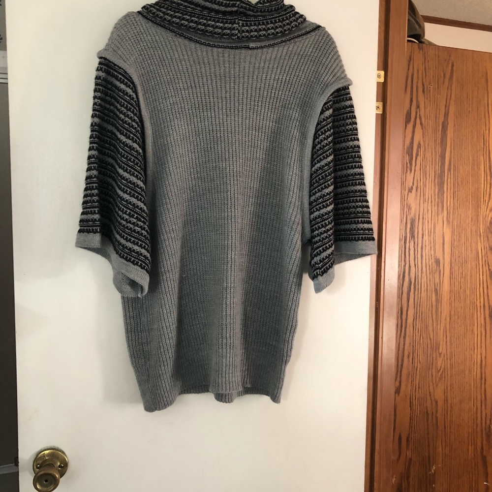 Loop 18 -Sweater - Picture 3 of 3